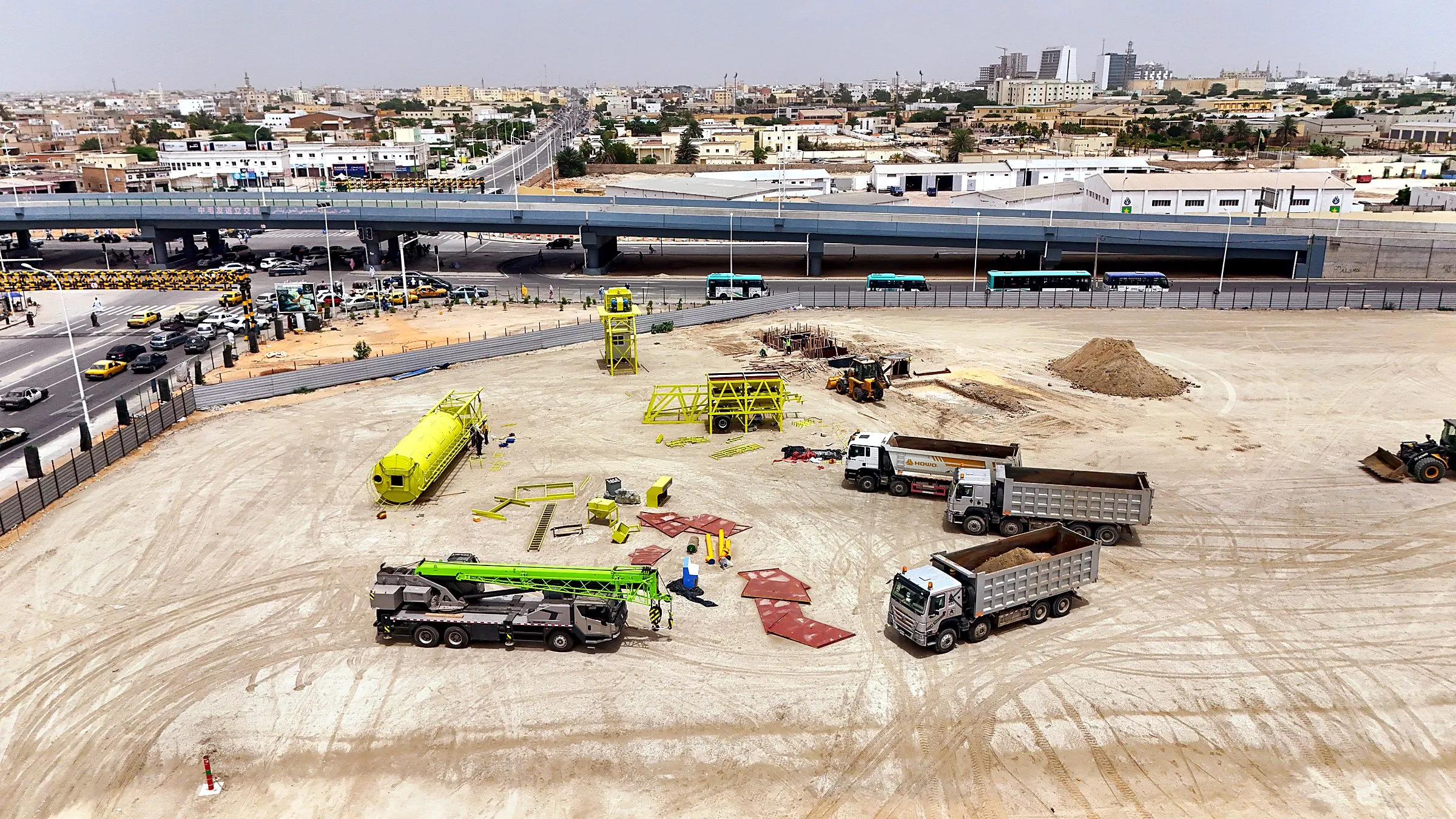 Travaux de terrassement sur le site du CHU Salmane Bin Abdulaziz
